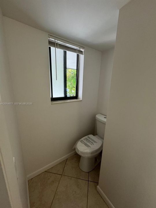 For Sale: $129,000 (1 beds, 1 baths, 761 Square Feet)