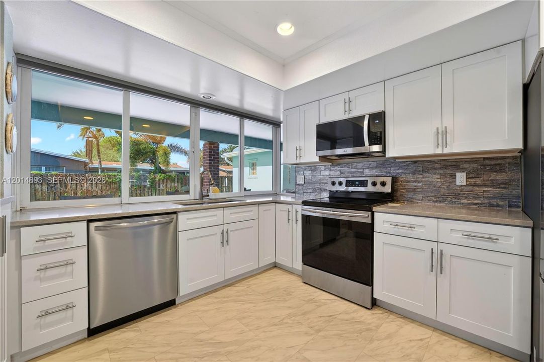 Activo con contrato: $649,000 (3 camas, 2 baños, 1847 Pies cuadrados)