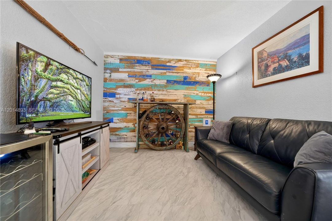 Activo con contrato: $649,000 (3 camas, 2 baños, 1847 Pies cuadrados)