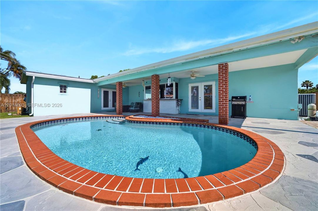 Activo con contrato: $649,000 (3 camas, 2 baños, 1847 Pies cuadrados)