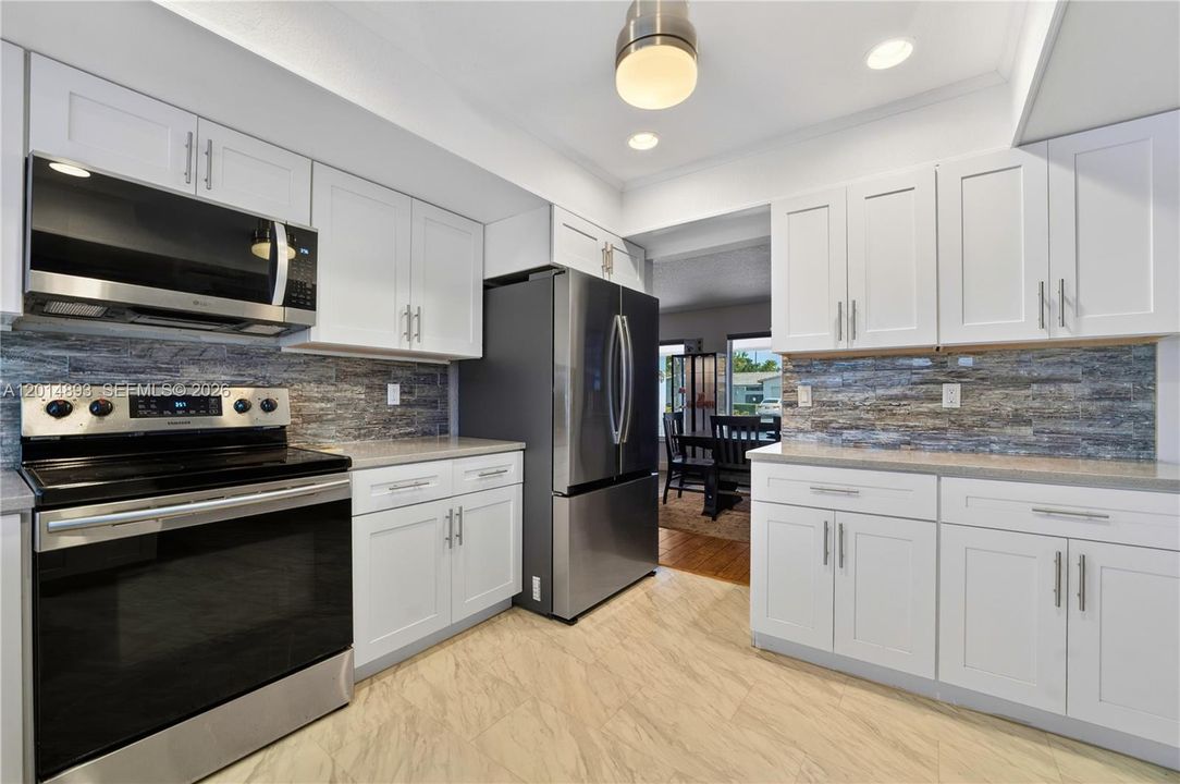 Activo con contrato: $649,000 (3 camas, 2 baños, 1847 Pies cuadrados)