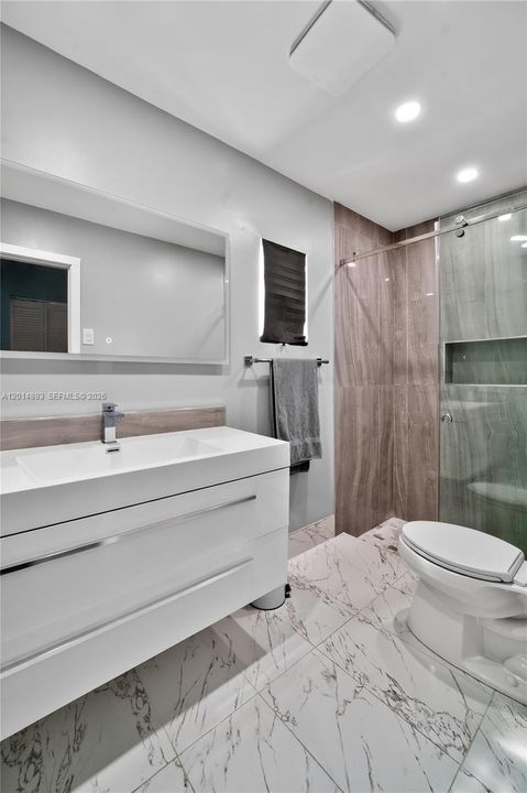 Activo con contrato: $649,000 (3 camas, 2 baños, 1847 Pies cuadrados)