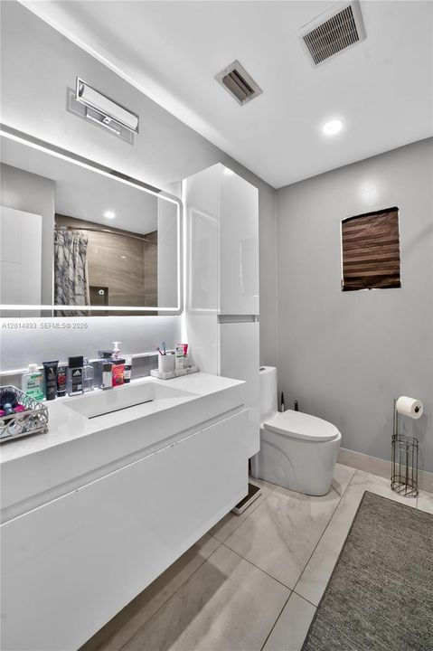 Activo con contrato: $649,000 (3 camas, 2 baños, 1847 Pies cuadrados)