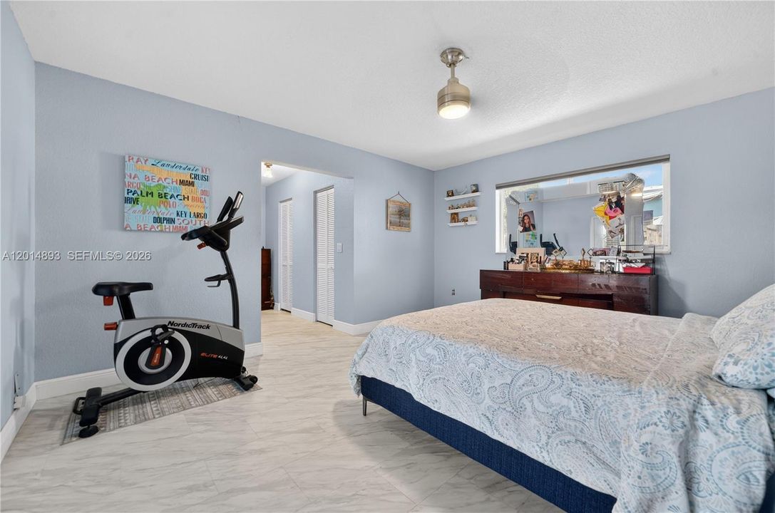 Activo con contrato: $649,000 (3 camas, 2 baños, 1847 Pies cuadrados)