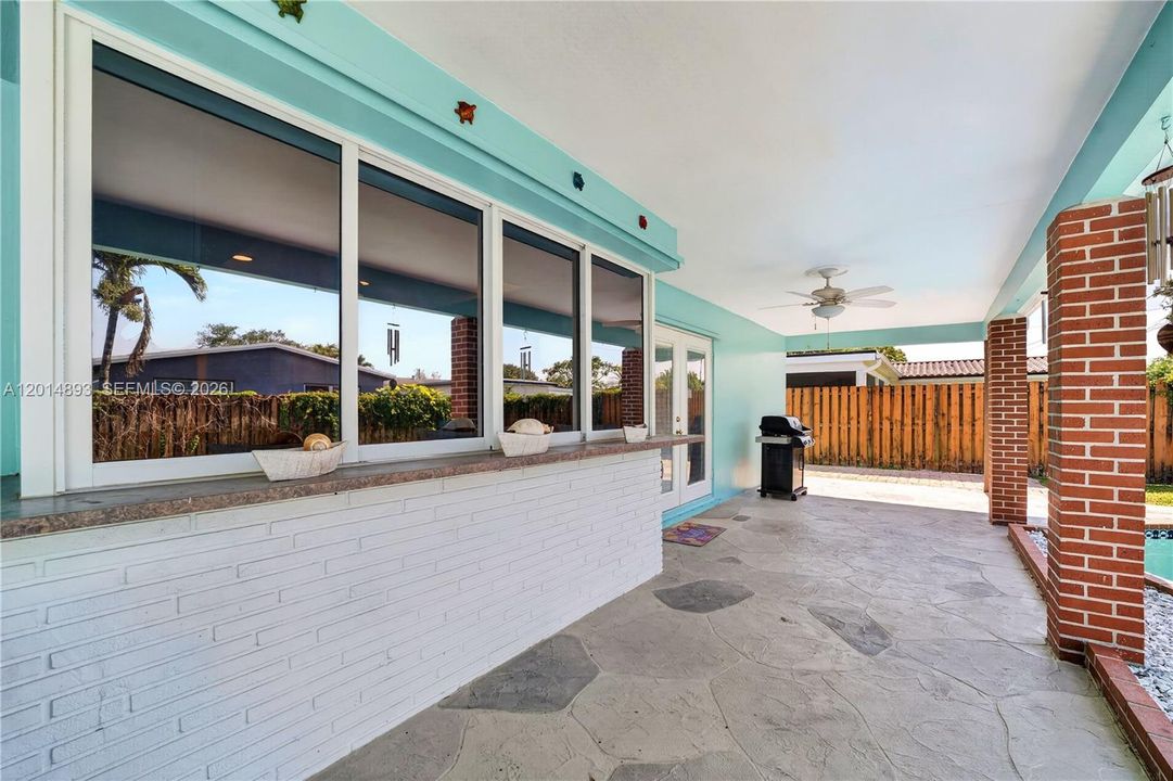 Activo con contrato: $649,000 (3 camas, 2 baños, 1847 Pies cuadrados)