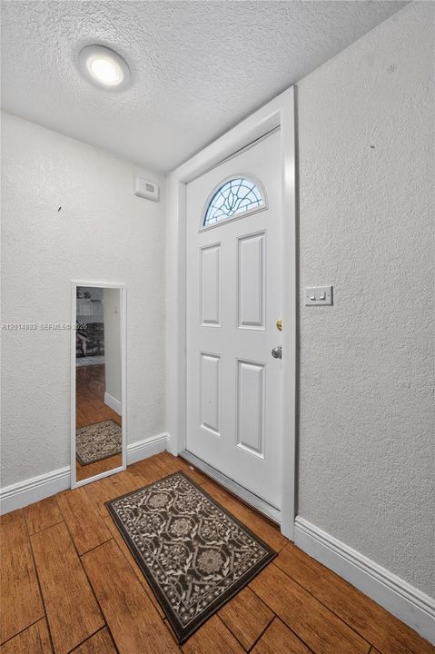 Activo con contrato: $649,000 (3 camas, 2 baños, 1847 Pies cuadrados)