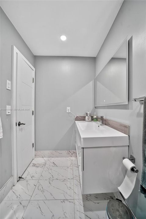 Activo con contrato: $649,000 (3 camas, 2 baños, 1847 Pies cuadrados)