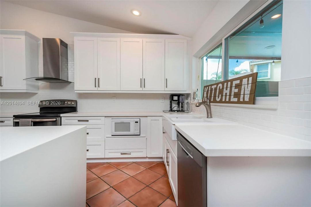 For Sale: $725,000 (4 beds, 2 baths, 1873 Square Feet)