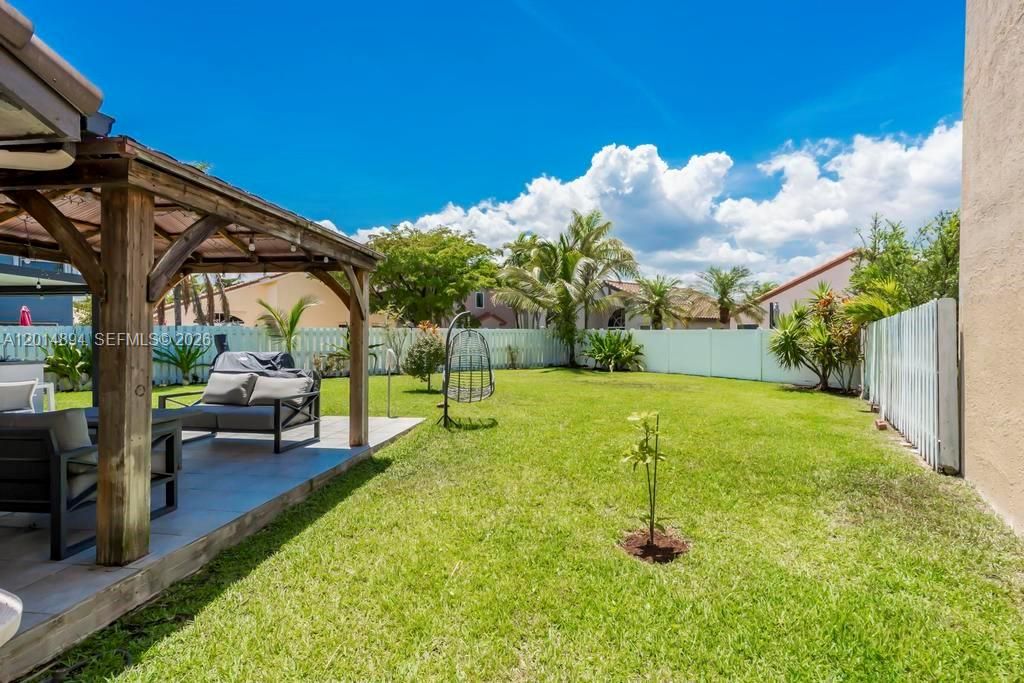 For Sale: $725,000 (4 beds, 2 baths, 1873 Square Feet)