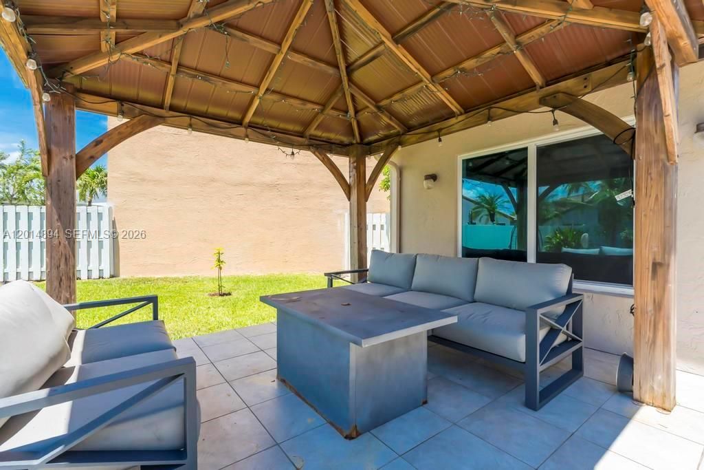 For Sale: $725,000 (4 beds, 2 baths, 1873 Square Feet)