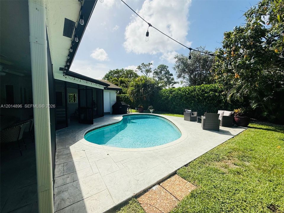 For Rent: $5,800 (3 beds, 2 baths, 1777 Square Feet)