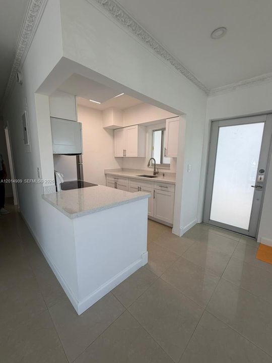 Active With Contract: $2,500 (1 beds, 1 baths, 790 Square Feet)