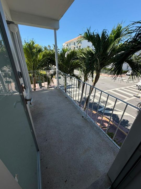 Active With Contract: $2,500 (1 beds, 1 baths, 790 Square Feet)