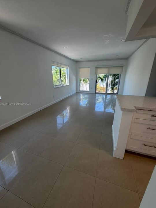 Active With Contract: $2,500 (1 beds, 1 baths, 790 Square Feet)