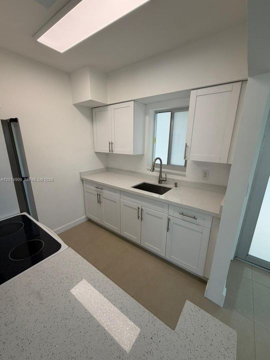 Active With Contract: $2,500 (1 beds, 1 baths, 790 Square Feet)