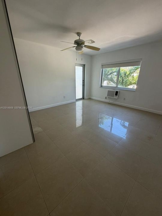 Active With Contract: $2,500 (1 beds, 1 baths, 790 Square Feet)