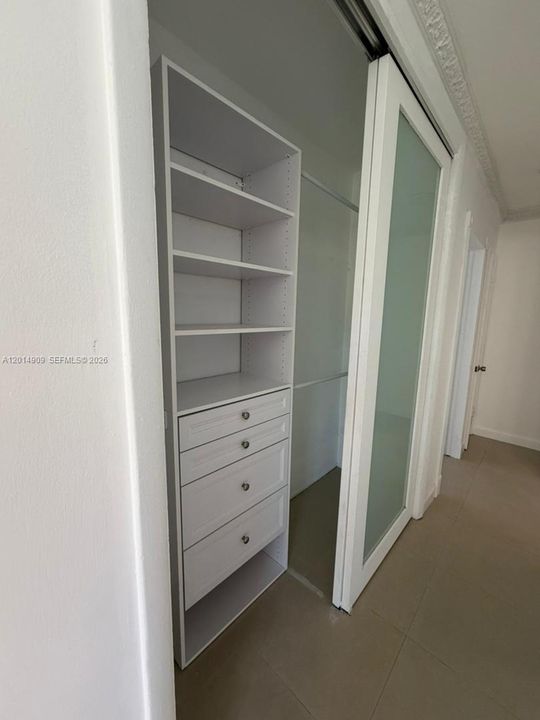Active With Contract: $2,500 (1 beds, 1 baths, 790 Square Feet)