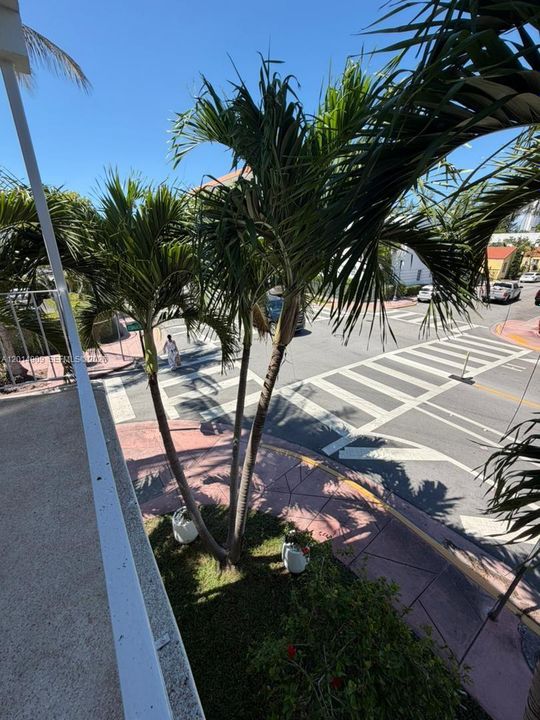 Active With Contract: $2,500 (1 beds, 1 baths, 790 Square Feet)