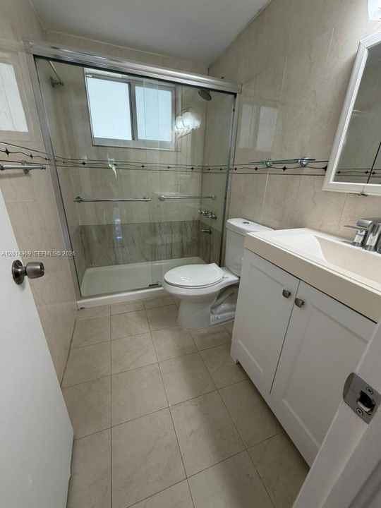 Active With Contract: $2,500 (1 beds, 1 baths, 790 Square Feet)