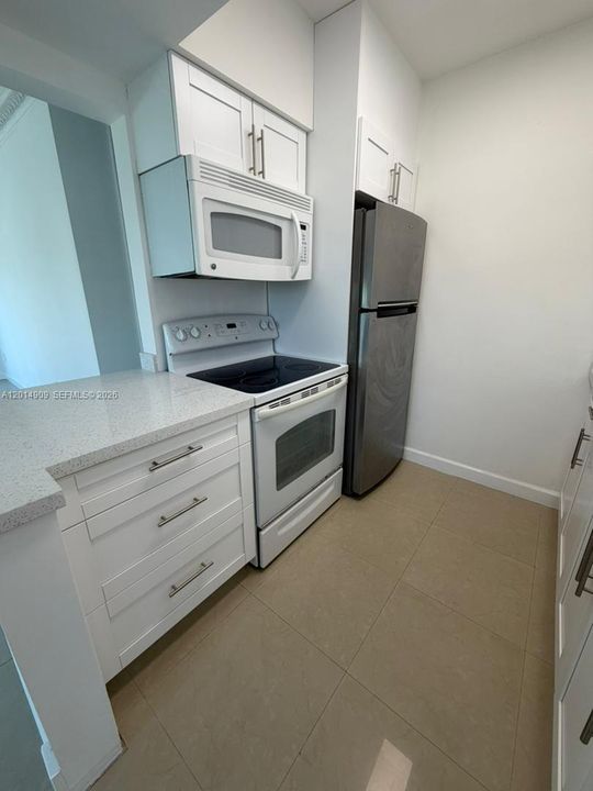 Active With Contract: $2,500 (1 beds, 1 baths, 790 Square Feet)