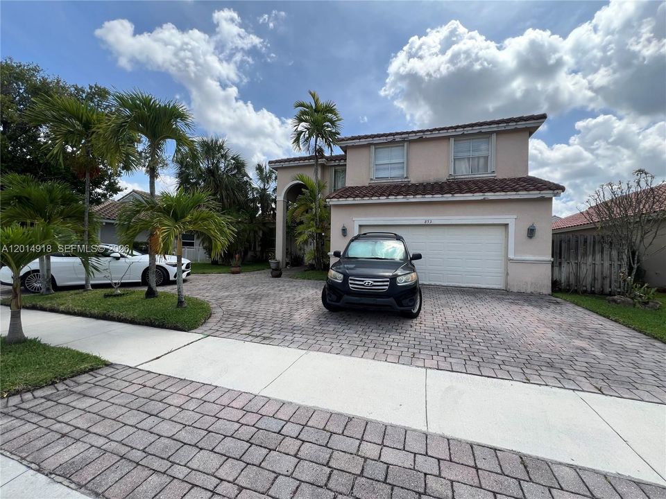 For Sale: $650,000 (5 beds, 4 baths, 2742 Square Feet)