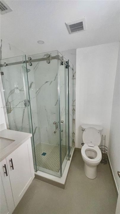 Active With Contract: $3,000 (3 beds, 2 baths, 975 Square Feet)