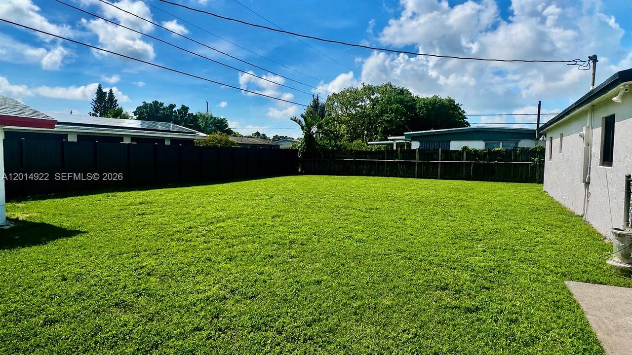 Active With Contract: $3,000 (3 beds, 2 baths, 975 Square Feet)