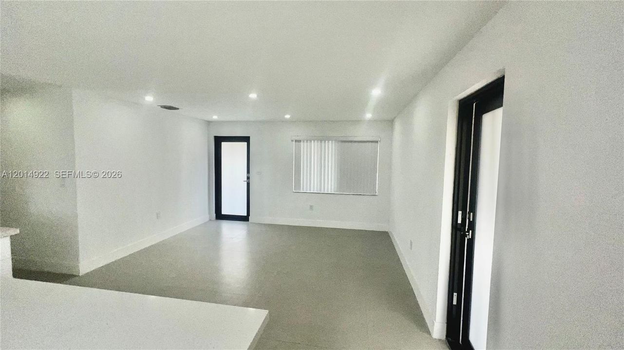 Active With Contract: $3,000 (3 beds, 2 baths, 975 Square Feet)