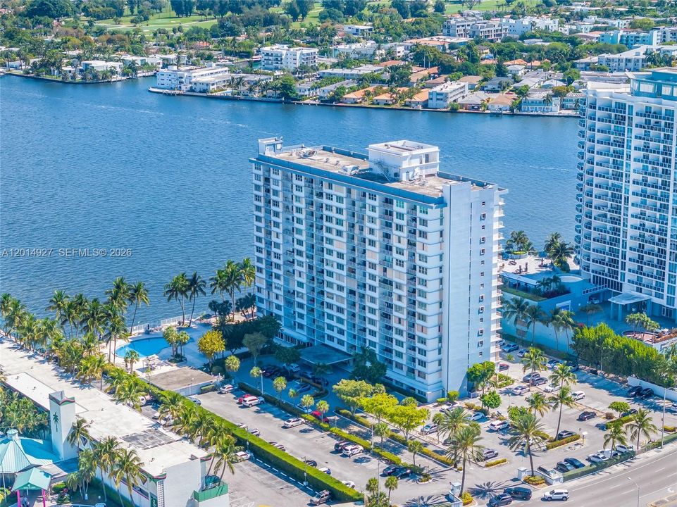 For Sale: $224,888 (1 beds, 1 baths, 940 Square Feet)