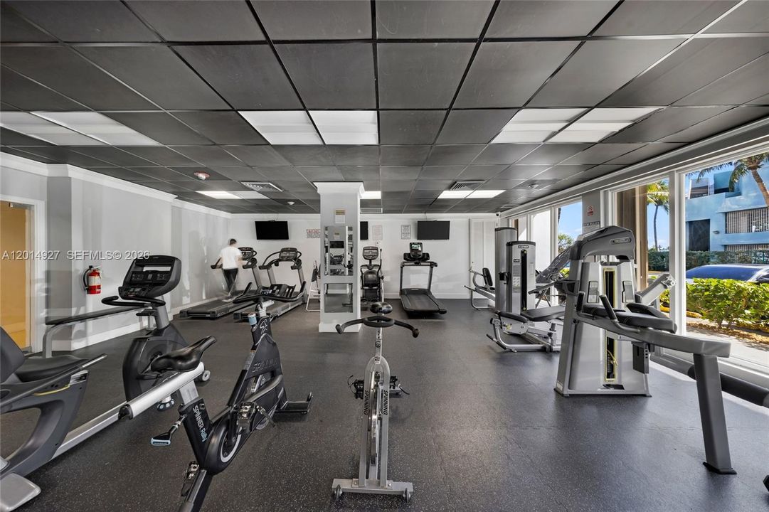 For Sale: $224,888 (1 beds, 1 baths, 940 Square Feet)