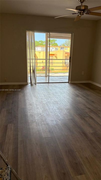 На продажу: $139,999 (1 спален, 1 ванн, 695 Квадратных фут)