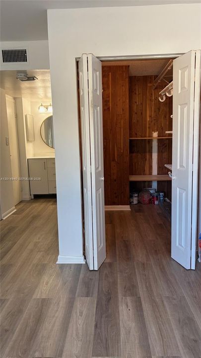 Walk in closet