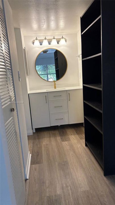 На продажу: $139,999 (1 спален, 1 ванн, 695 Квадратных фут)