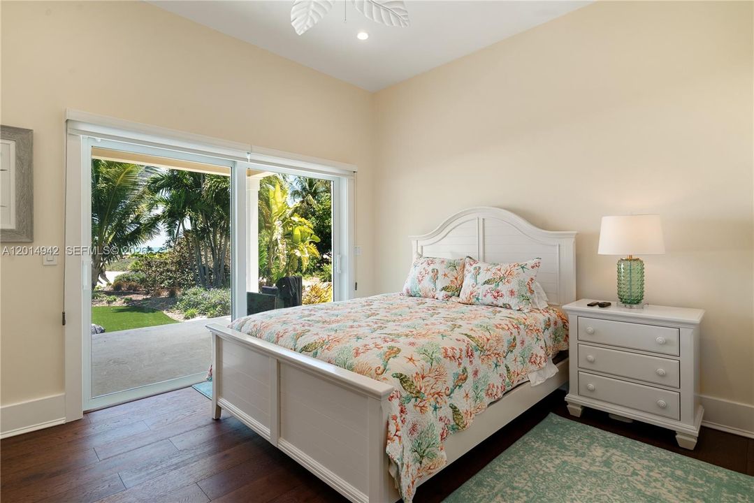 For Sale: $15,000,000 (3 beds, 2 baths, 1504 Square Feet)