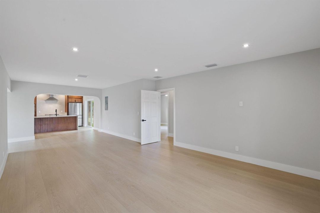 275 Northeast 16th St - 23.jpg-SMALL