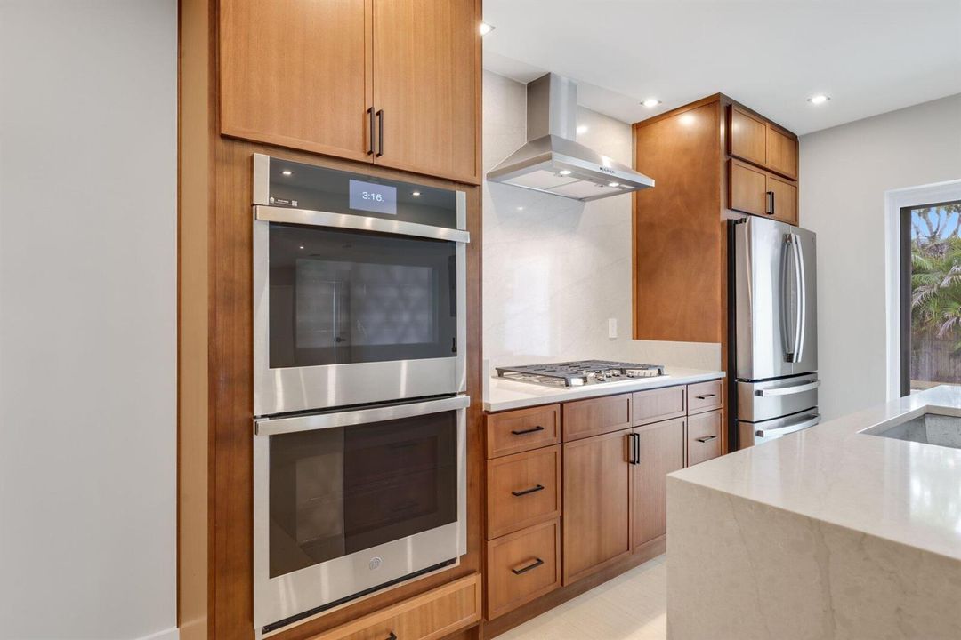 275 Northeast 16th St - 34.jpg-SMALL