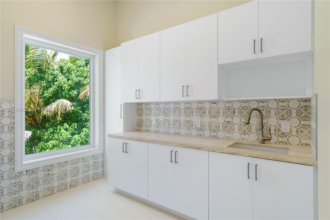 For Sale: $27,000,000 (5 beds, 6 baths, 8200 Square Feet)