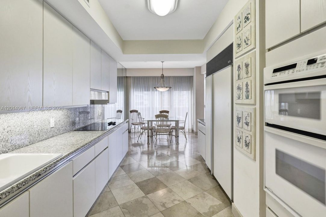 For Sale: $3,500,000 (2 beds, 2 baths, 2160 Square Feet)