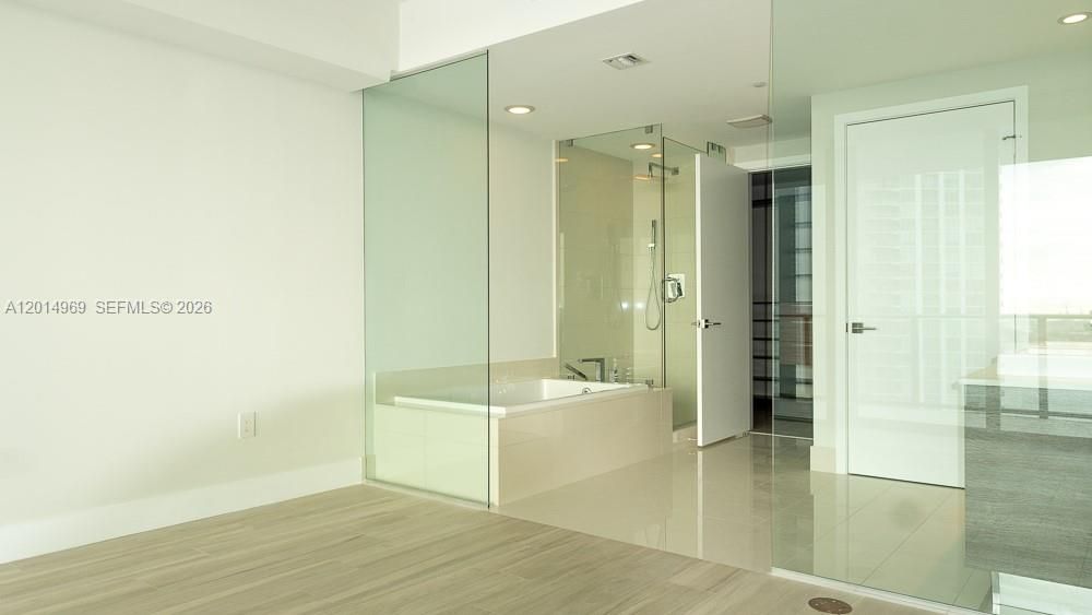 Active With Contract: $5,800 (2 beds, 3 baths, 1175 Square Feet)