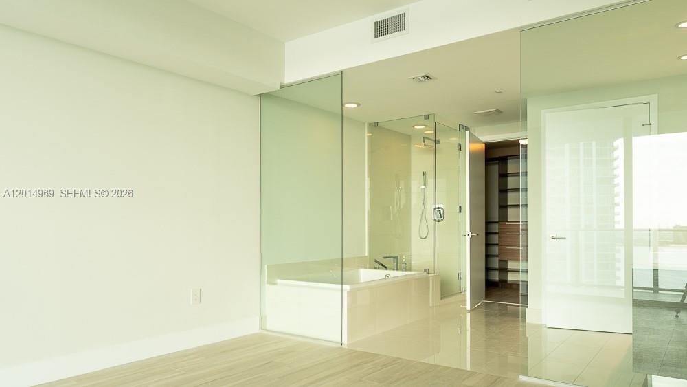 Active With Contract: $5,800 (2 beds, 3 baths, 1175 Square Feet)