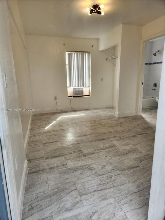 For Rent: $1,200 (0 beds, 1 baths, 1373 Square Feet)