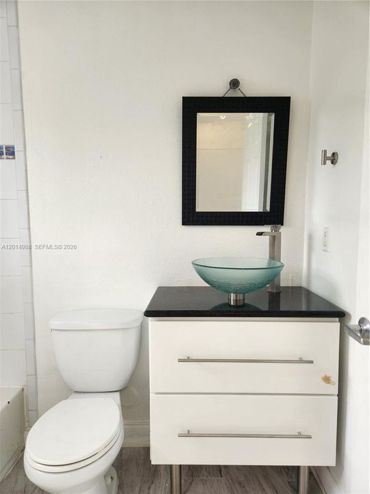For Rent: $1,200 (0 beds, 1 baths, 1373 Square Feet)