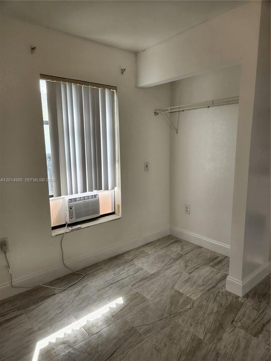 For Rent: $1,200 (0 beds, 1 baths, 1373 Square Feet)