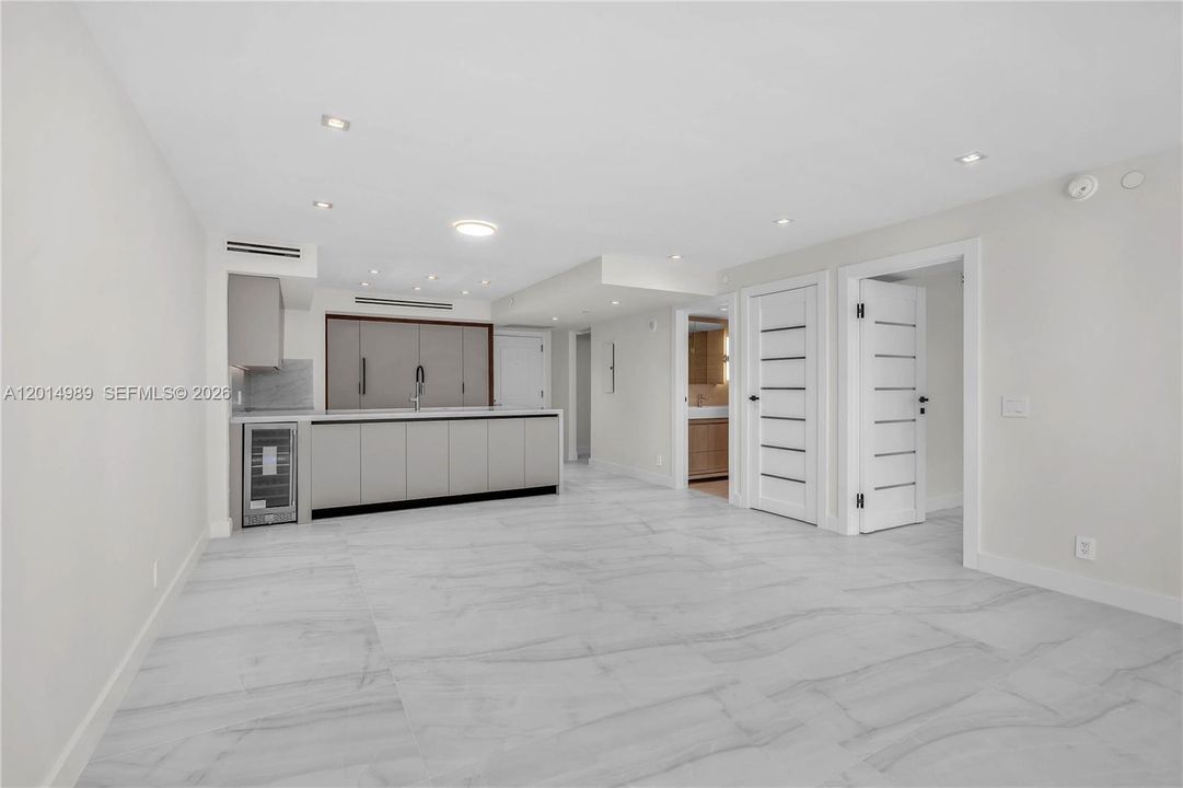 For Sale: $1,199,000 (2 beds, 2 baths, 927 Square Feet)