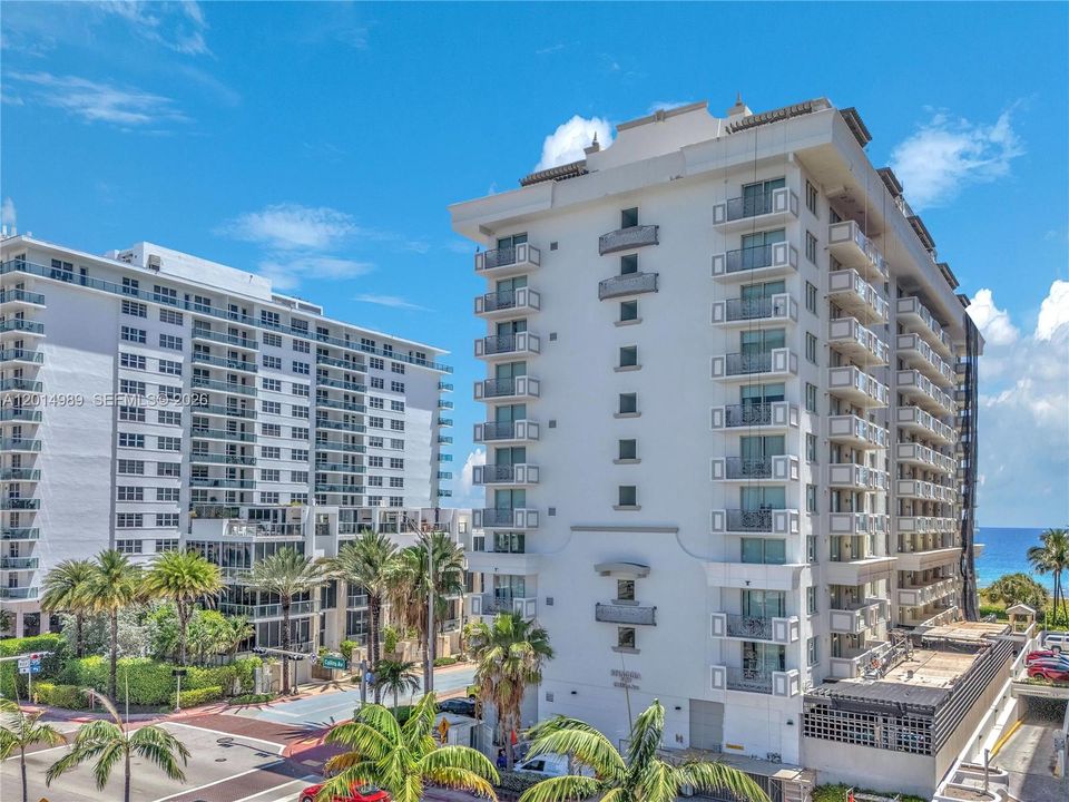 For Sale: $1,199,000 (2 beds, 2 baths, 927 Square Feet)