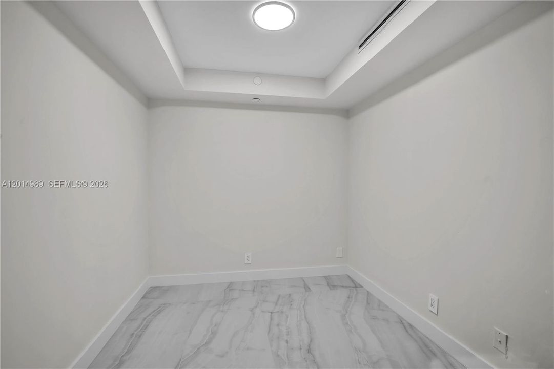 For Sale: $1,199,000 (2 beds, 2 baths, 927 Square Feet)