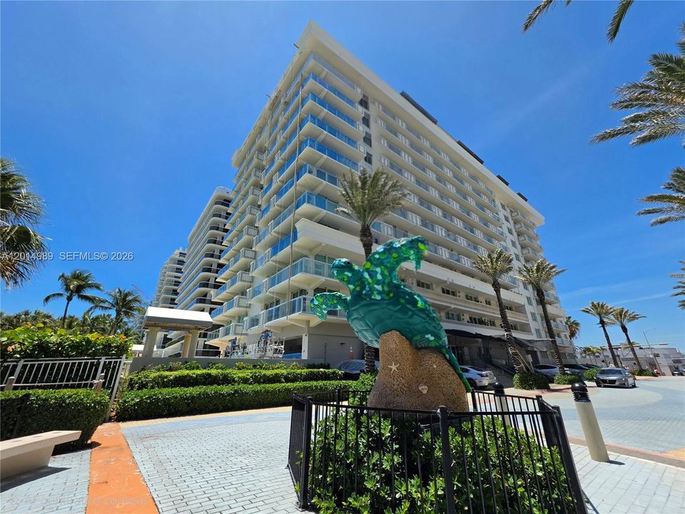 For Sale: $1,199,000 (2 beds, 2 baths, 927 Square Feet)