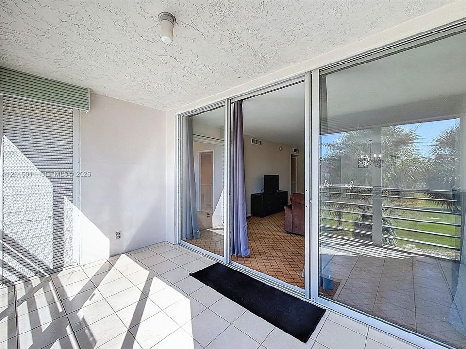 Active With Contract: $1,900 (2 beds, 2 baths, 1064 Square Feet)