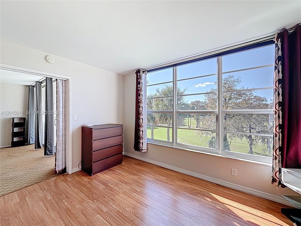 Active With Contract: $1,900 (2 beds, 2 baths, 1064 Square Feet)