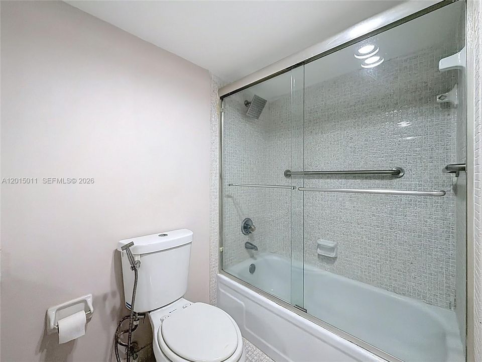 Active With Contract: $1,900 (2 beds, 2 baths, 1064 Square Feet)